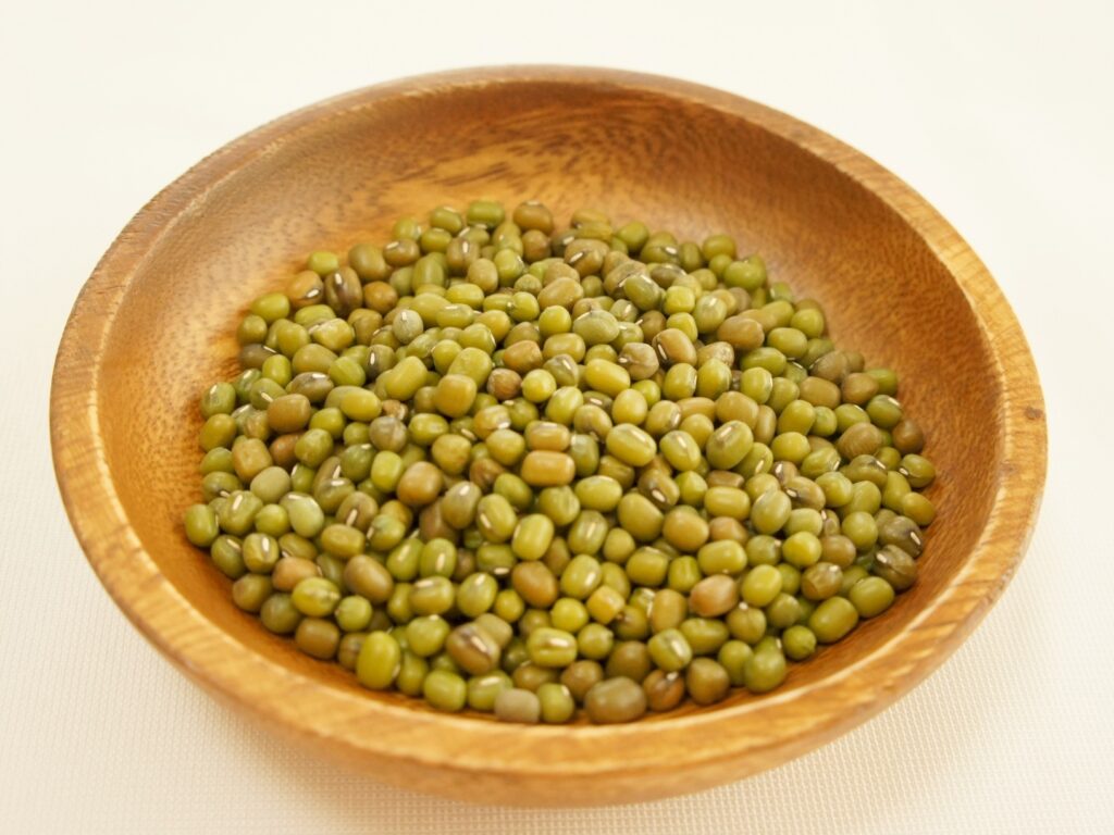 緑豆　暑気あたり夏バテの解消によく、余分な水分を排出